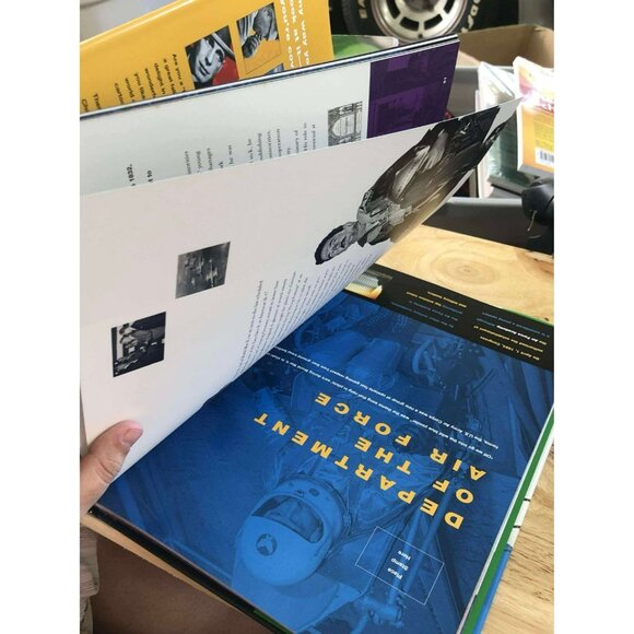 1997 Commemorative Stamp Collection book published by the USPS - Picture 3 of 4